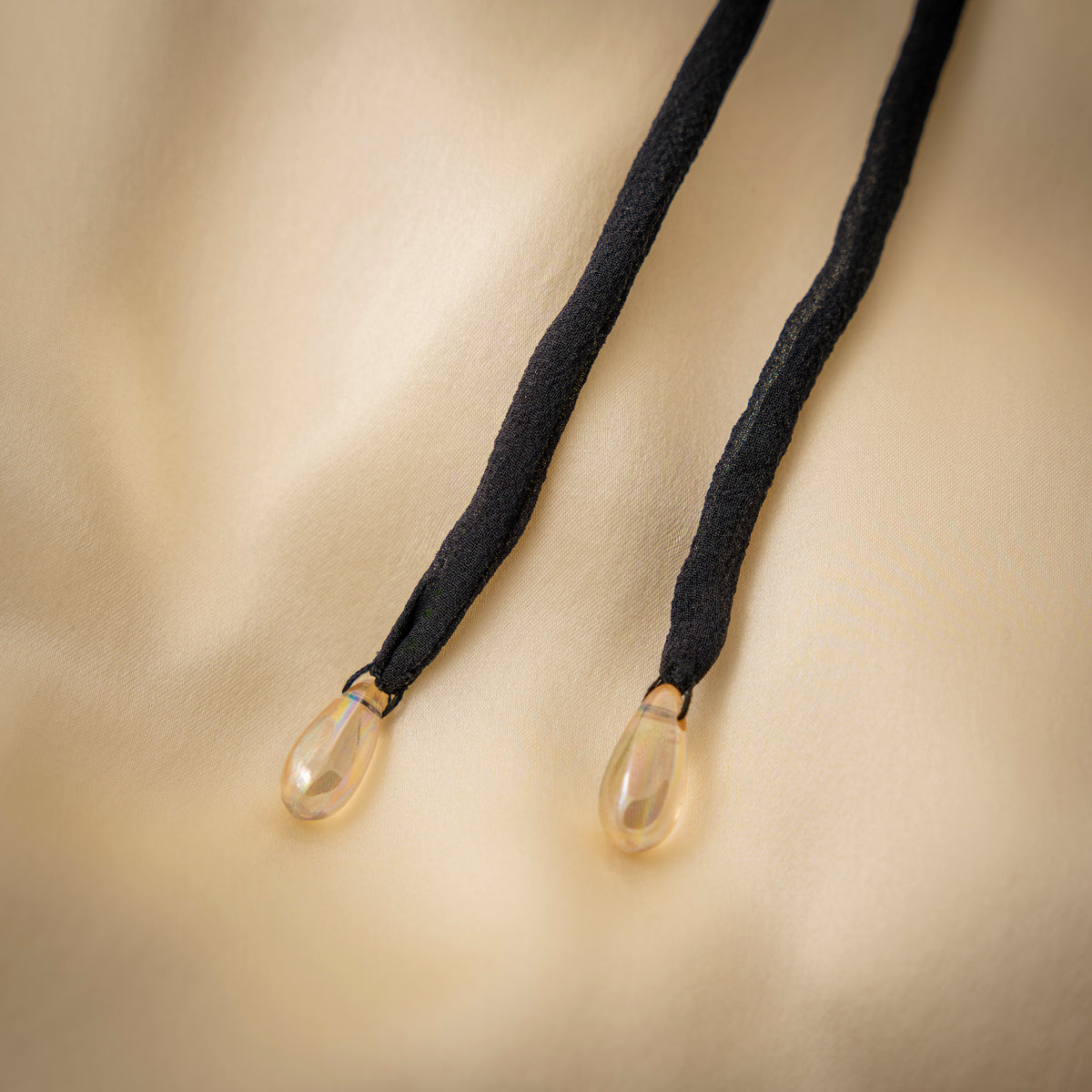 Silk Rouleau Cord (Black/Teardrop)
